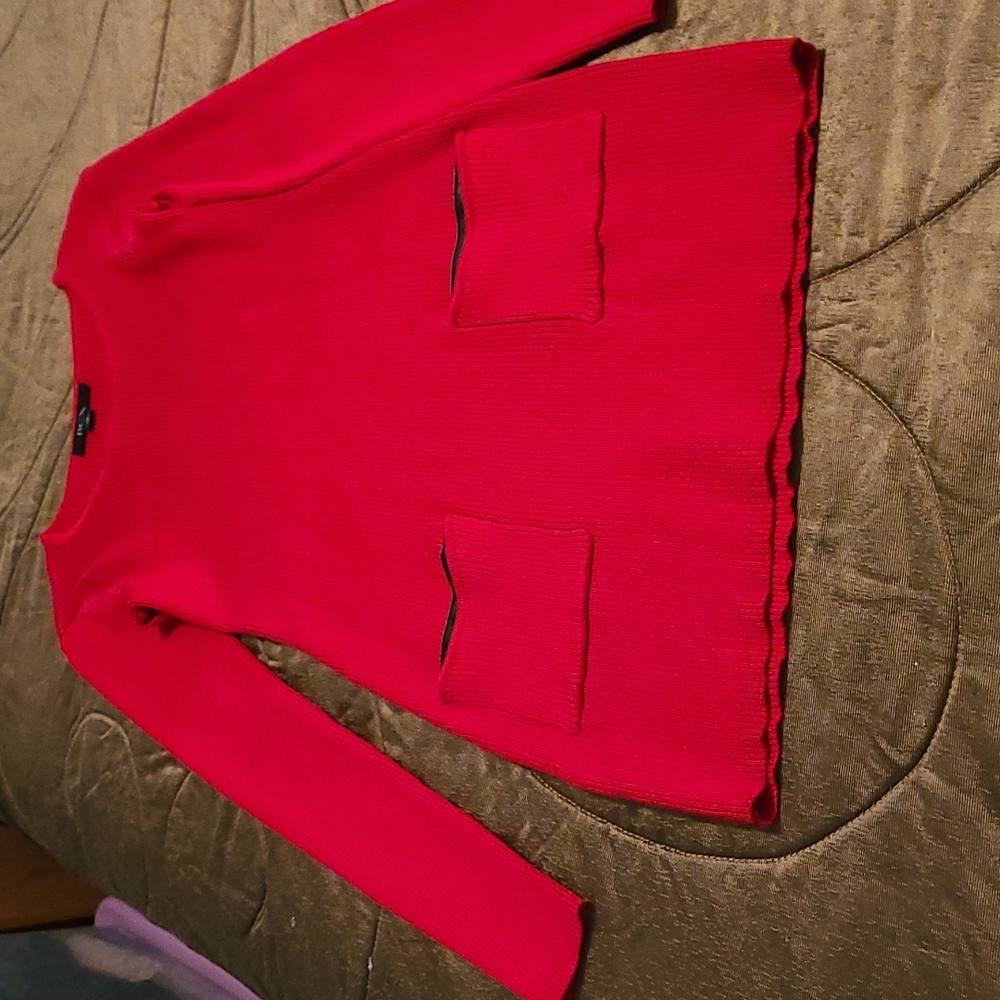 Red sweater blouse with black lining pocket